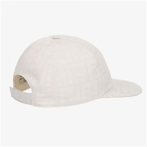 casquette fendi blanche